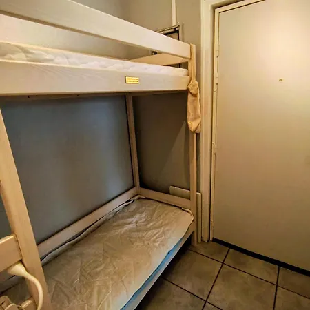 En Front De Proche Des Commerces *