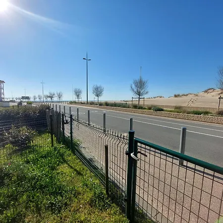 En Front De Proche Des Commerces